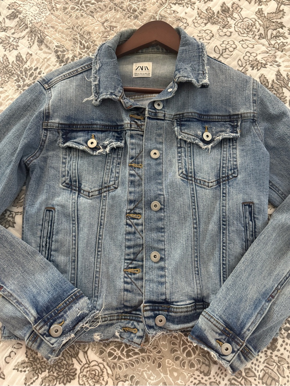 Beautiful classic wash denim Zara jacket